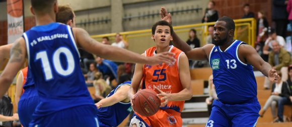 Auch in der Regionalliga bekam Janik Sheriff zu Saisonbeginn Einsatzzeit. Der dortige Kader kann den Ausfall des Talentes verkraften, das JBBL-Team kann es bislang nicht.