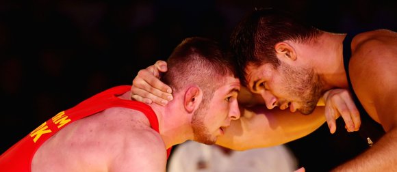 Wladimir Remel (l.) und seine Mannschaftskollegen haben den Einzug ins Halbfinale in der eigenen Hand - müssen dafür aber auch am Wochenende beide Heimkämpfe gewinnen.
