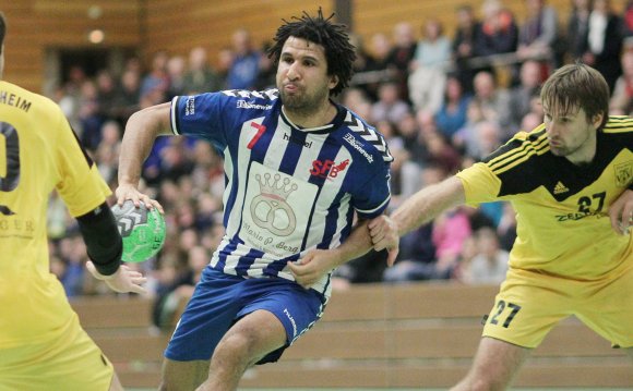 Ball greifen und Durchmarsch: Manuel Blezinger und die Sportfreunde bewiesen mehr Variabilität im Angriff als die Mundenheimer, doch der entscheidende Ansatzpunkt war die Defensivarbeit gegen ein recht ausgeglichen besetztes Gästeteam.