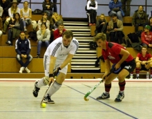 Julius Mundt (l.) zeigt sich weiter sehr treffsicher bei den Standards wie aus dem Spiel. In Hanau trug er mit einem Doppelpack zur 6:3-Zwischenstand bei.