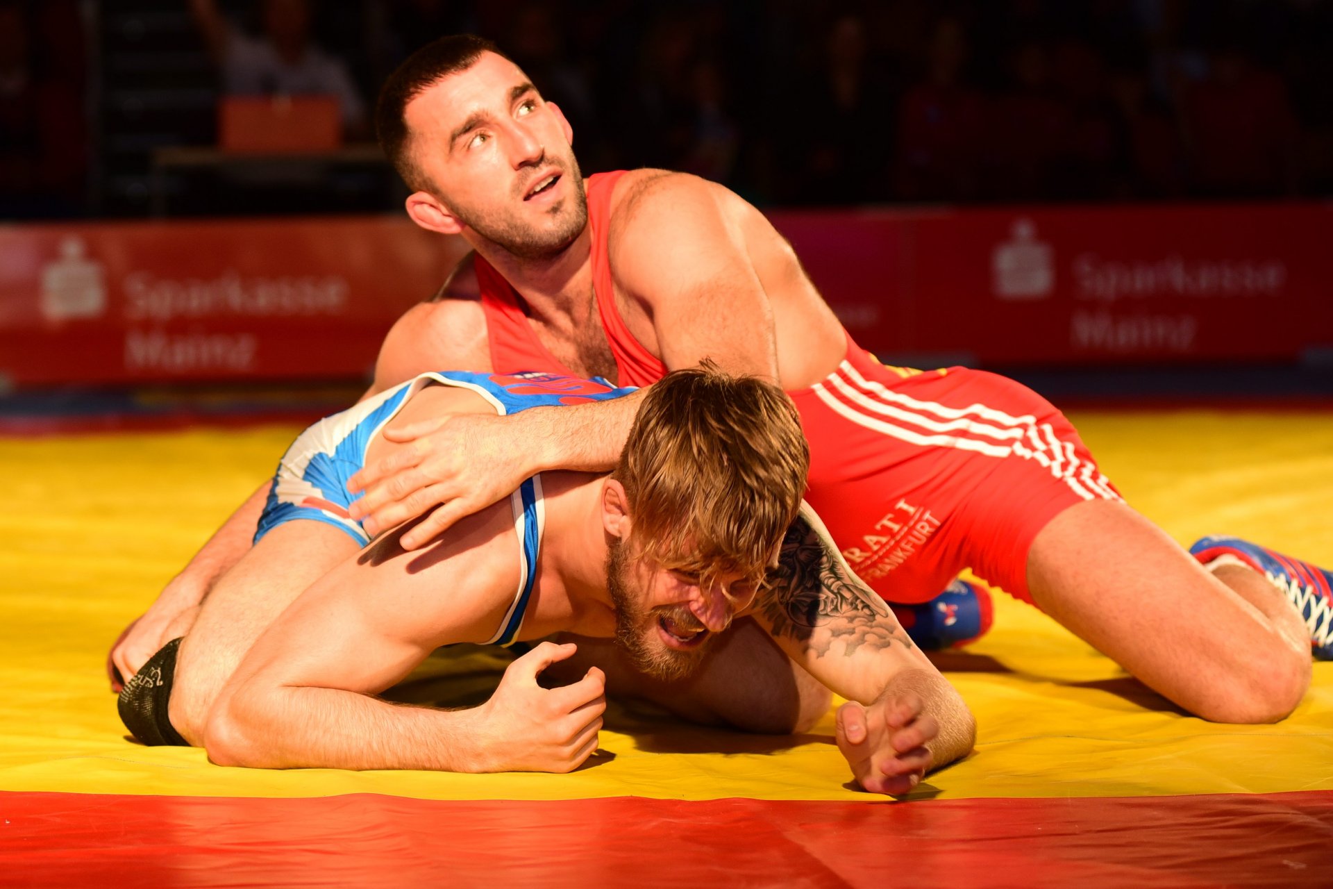 Kiril Terziev sorgte für einen grandiosen Abschluss des Kampfnachmittags. Sechs Minuten lang hatte er Lennard Wickel an selbigem.