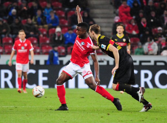 Scharrt mit den Hufen: 05-Stürmer Jhon Cordoba.