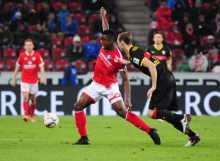 Scharrt mit den Hufen: 05-Stürmer Jhon Cordoba.