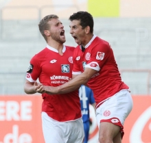 So freuten sich Lucas Höler (l.) und Julian Derstroff im Hinrundenspiel gegen den 1.FC Magdeburg nach dem Treffer des Neuzgangs zum 2:2.