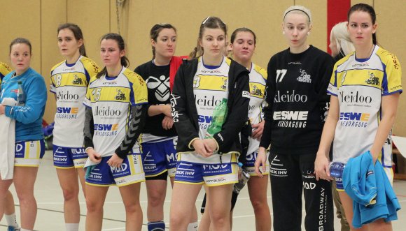 Als klassenhöhere Mannschaft dem Gegner den Pott überlassen zu müssen, das ist nicht gerade lustig. Die Bretzenheimer Mannschaft macht bei der Siegerehrung böse Miene zum schlechten Spiel.