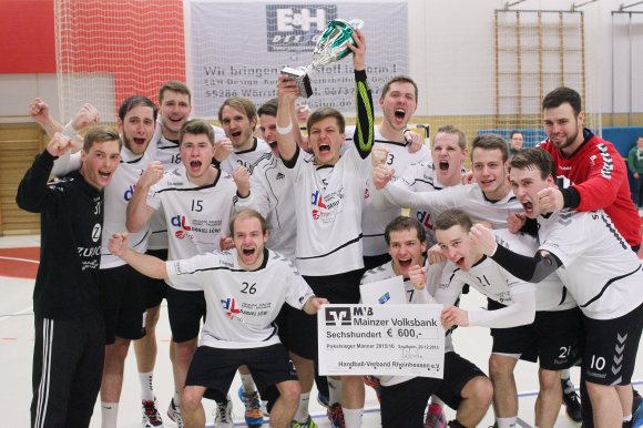 Das willigere Team holte sich verdient den Pokal: Die SG Saulheim mit ihrem „Pokalfighter"-Mixteam, das sich aus allen vier Aktivenmannschaften rekrutierte, hatte sich extra für diesen Pokalwettbewerb zusmmengefunden.