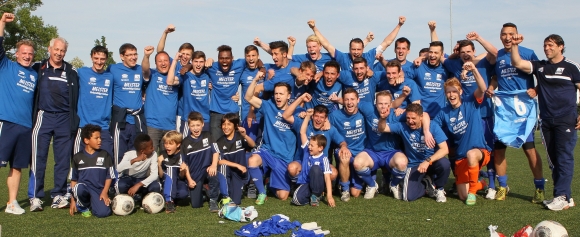 Der TSV Schott Mainz grüßt als Meister der Fußball-Verbandsliga Südwest.