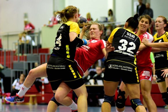 Alicia Soffel (2.v.l.) wird der FSG Mainz 05/Budenheim mindestens zwei Monate fehlen.