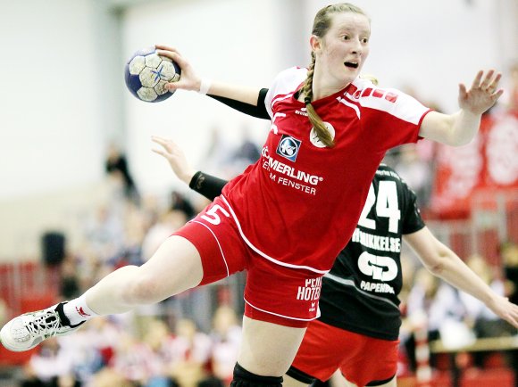 60 Minuten am Kreis, das war neu für Janka Bauer und eine äußerst wirkungsvolle Entscheidung von Trainer Thomas Zeitz. Ihre Absetzbewegungen und die schnelle Verwertung der Anspiele überforderten die Gästeabwehr ein ums andere Mal und Bauer wurde mit zehn Treffern erfolgreichste Schützin aus dem Feld.