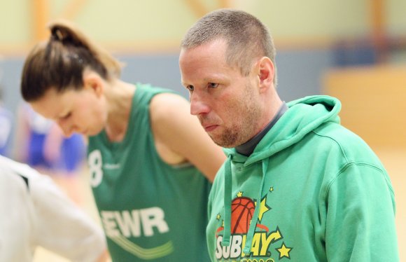 Kaum Besserung erkennbar: Uwe Seiffert verlor mit den DJK-Frauen gegen den MTV Kronberg nach einer katastrophalen ersten Halbzeit.