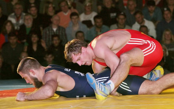 Den Hinkampf gegen Jan Rotter hatte Hannes Wagner (r.) mit 1:0 gewonnen. Am Samstagabend in Weingarten musste der Mainzer sich mit 0:2 geschlagen geben.
