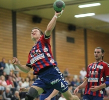 Martin Klar erzielte in Wetzlar die dritte und letzte Führung der JSG Ingelheim/Budenheim beim Tabellenzweiten HSG Dutenhofen/Münchholzhausen. Kevin Neufurth (r.) hatte gleich beim ersten Angriff die 1:0-Führung erzielt. Die anfänglichen Erfolge änderten nichts an der großen Unterlegenheit beim deutschen A-Jugend-Vizemeister.