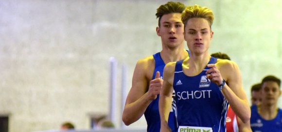Jan Schmied lief zum Titel über 800 Meter der U20. Der Schott-Athlet spürte eine Weile Niklas Kauls Atem im Nacken, distanzierte den Zehnkämpfer aber am Ende um gut dreieinhalb Sekunden.