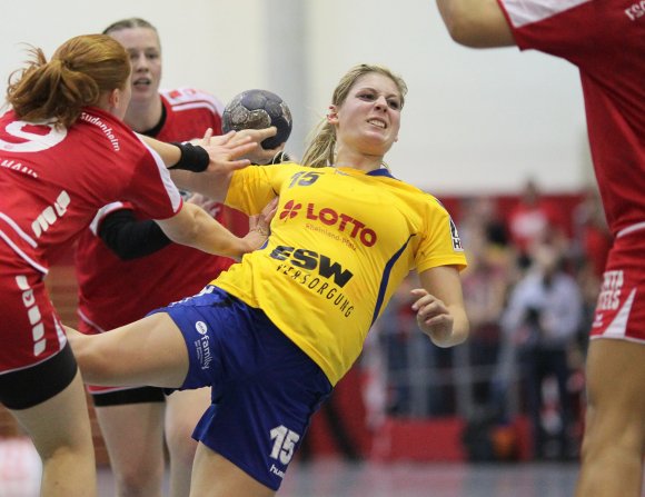 Larissa Platen, hier beim Derbyhinspiel in Aktion, ist eine der Bretzenheimer Spielerinnen, die erst nach dem Ausstieg von Thomas Zeitz zum Aufsteiger kamen. Doch in Zeiten der Videoportale fühlt sich der heutige 05-Trainer gut genug unterrichtet über die Stärken der Neuzugänge im Team des Gastgebers.