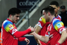 Die Siegmacher: Torschütze Christian Clemens (r.) und Vorlagengeber Jairo beglückwünschen sich nach dem Treffer des Tages gegenseitig.