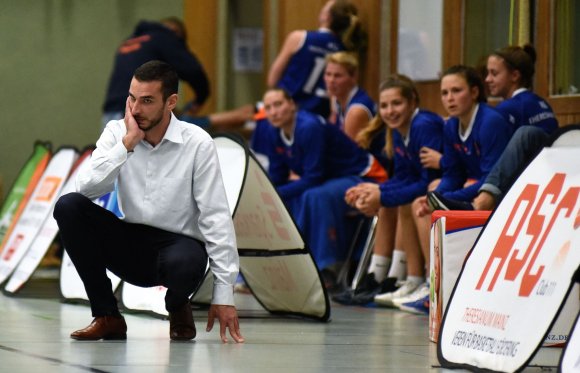 Im Hinrundenspiel gegen die SG Weiterstadt lief es nicht so, wie Trainer Alexander Schoch es sich erhofft hatte. Das galt allerdings auch für viele andere Partien in dieser Saison.