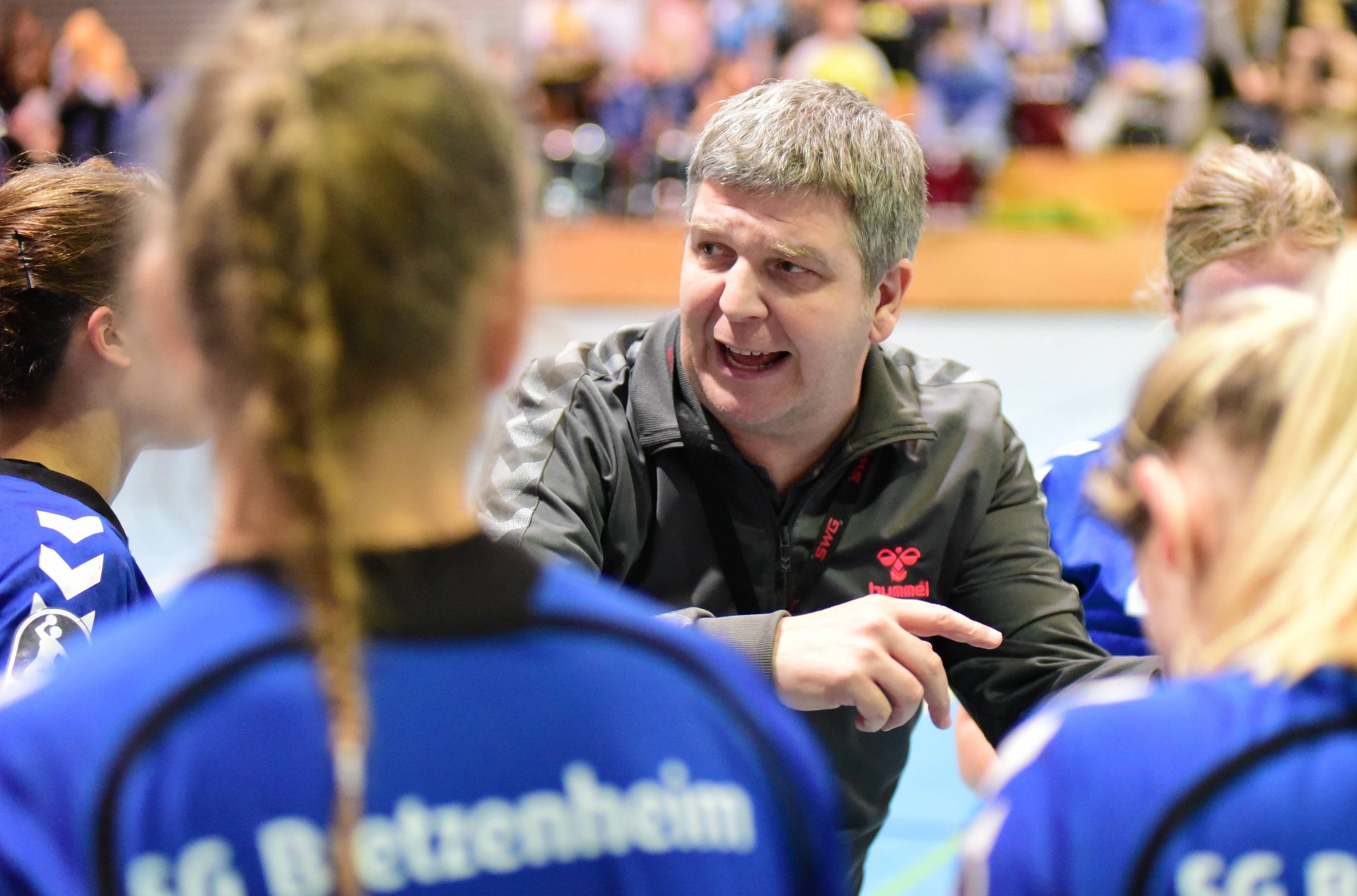 SG-Trainer Steffen Piffkowski hatte in den Auszeiten bei seiner Mannschaft immer nur Kleinigkeiten zu regeln, denn weitgehend lief das Spiel so, wie er es erwartet hatte.