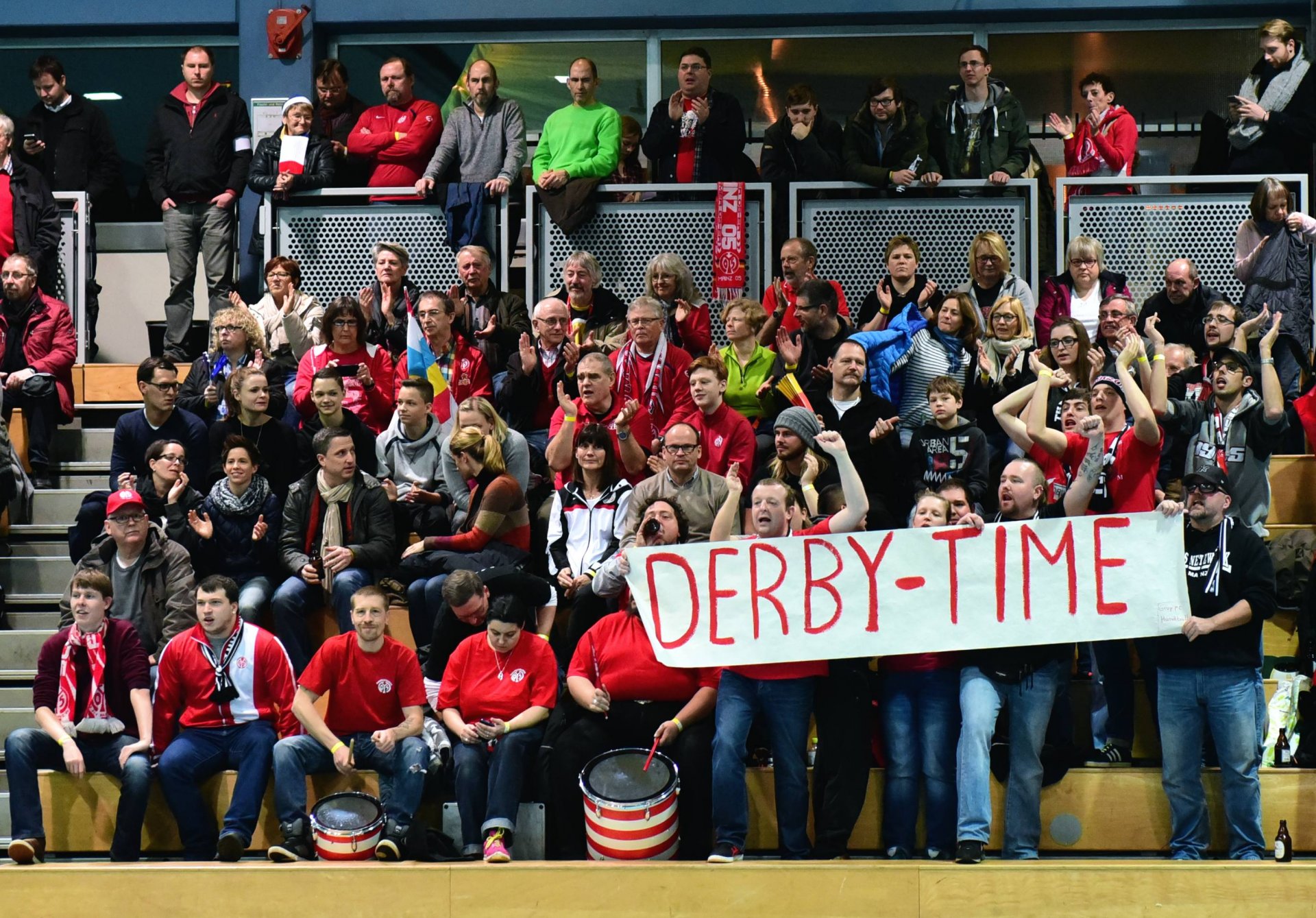 Deutlich bemerkbar machte sich der Fanblock der FSG Mainz 05/Budenheim im Derby beim Stadtrivalen, der erstmals seit der Saison 2011/12 wieder in derselben Liga antritt.