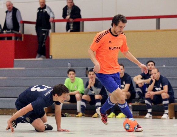 Simon Höss und die TSG Bretzenheim 46 haben sich dazu entschlossen, die Futsalturniere ernsthaft anzugehen. Bis zum Regionalentscheid hat es der Landesligist mit seiner Auswahl schon geschafft, am zweiten Februarwochenende geht es darum, sich für die Deutsche Meisterschaft zu qualifizieren.