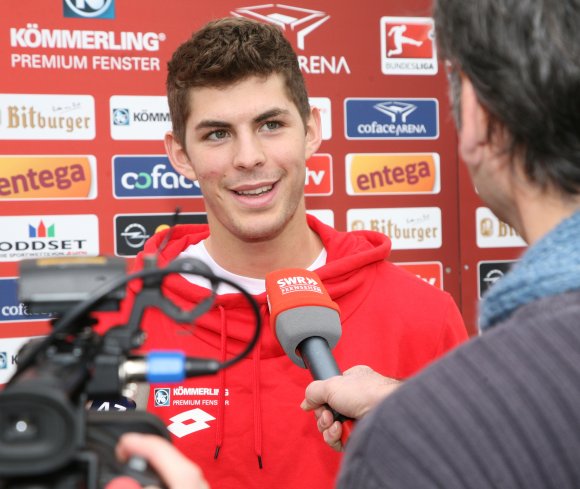 Emil Berggreen sieht nach seinem Wechsel zum FSV Mainz 05 eine große Chance, sich über sein Profil als kopfballstarker und Ball haltender Angreifer in die Stammformation von Trainer Martin Schmidt zu arbeiten.