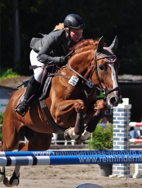 Die 19-jährige Lisa Sieben hat den Sprung vom Regional- in den Landeskader geschafft, gibt aber dem Abschluss der Ausbildung als Pferdewirtin im Sommer die Priorität.