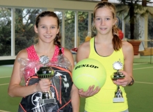 Familienduell: Livia Kraus (l.) setzte sich im Landesfinale der U16/U18 gegen ihre Schwester Sinja durch.