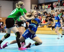 Sehr positiv sind die Erinnerungen bei der SG TSG/DJK Bretzenheim an das Hinspiel gegen die SG 09 Kirchhof trotz des Heimsieges nicht gerade, denn es war der Tag, an dem Lara Leuckefeld sich ihren Kreuzbandriss zuzog. Aber auch Andrea Mertens muss in dieser Szene durch das Zupacken von Christin Kühlborn einiges wegstecken.