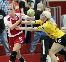 Wiedersehen der Führungsspielerinnen: Laura Spatz (l.) will mit der FSG Mainz 05/Budenheim gegen den HC Rödertal um Jurgita Markeviciute (r.) die 28:30-Heimniederlage aus der Vorsaison und die noch kappere 21:22-Hinspielniederlage in Sachsen wettmachen.