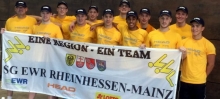 Das DMS-Team der SG Rheinhessen-Mainz, von links: Trainer Lothar Schubert, Christoph Klüskens, Jasper Grünewald, Dominik Kopyto, Max Ziemann, Kevin Wedel, Christopher Schmitt, Chidozie Özkan Okoro, Christian Keber, Michel Ziemann, Andreas Wiesner, Johannes Conrad. Es fehlt Niklas Wiesner.