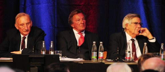 Alles im grünen Bereich? Das Gutachten, aus dem der 05-Vorstand um Präsident Harald Strutz (M.) und seine Vizepräsidenten Peter Arens (l.) und Jürgen Doetz (r.) zitiert, kommt offenbar zu diesem Ergebnis.