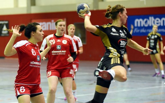 Inga Feuchtmann-Perez (l.) und die FSG Mainz 05/Budenheim kassierten im Hinspiel gegen den BSV Sachsen Zwickau die erste Hemniedelage der Saison, der seither vier weitere folgten. Die Chancen auf eine Revanche bei den Sachsen schätzt Trainer Thomas Zeitz keineswegs schlecht ein.