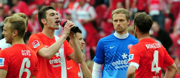 Drei Freiburger Defensivleute stehen im deutschen Kader für das Polen-Spiel. Johannes Geis und Stefan Bell (v.l.) hat Bundestrainer Jogi Löw dagegen nicht nominiert.