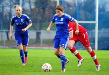 Meike Weber (r.) wollte in Sindelfingen wissen, ob die Schiedsrichterin blind sei. Deshalb muss sie am Sonntag gegen Borussia Mönchengladbach zuschauen.