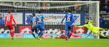 Perfekter Konter, perfekter Abschluss: Mark Uth bringt die TSG Hoffenheim mit 3:1 in Führung.