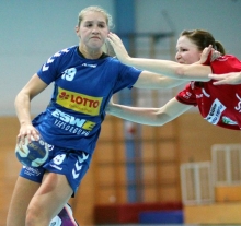 Die SG Bretzenheim (Szene mit Andrea Mertens am Ball aus dem Hinspiel) wird beim Tabellenvierten SG H2Ku Herrenberg mit einigen Spielerinnen antreten, die krankheitsbedingt in der Trainingswoche fehlten, auch Ausfälle sind nicht ausgeschlossen.