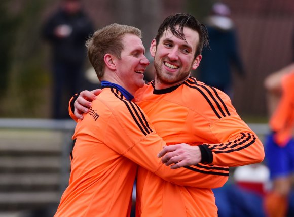 Kapitän statt des verhinderten Christopher Brüschke und als solcher vorbildhaft Torschütze: Marcus Nungesser (r.) erzielte das 4:0 für die TSG 46.