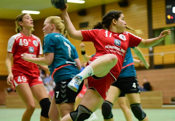 Allzu häufig mussten Anna-Lena Kempfund die FSG Mainz 05/Budenheim II gegen den HCS Saarebrücken sich nicht geegn eine aufgebaute Gäsetdeckung durchsetzen. Vieles gelang über Gegenstöße nach Balllgewinnen der 5-1-Deckung.