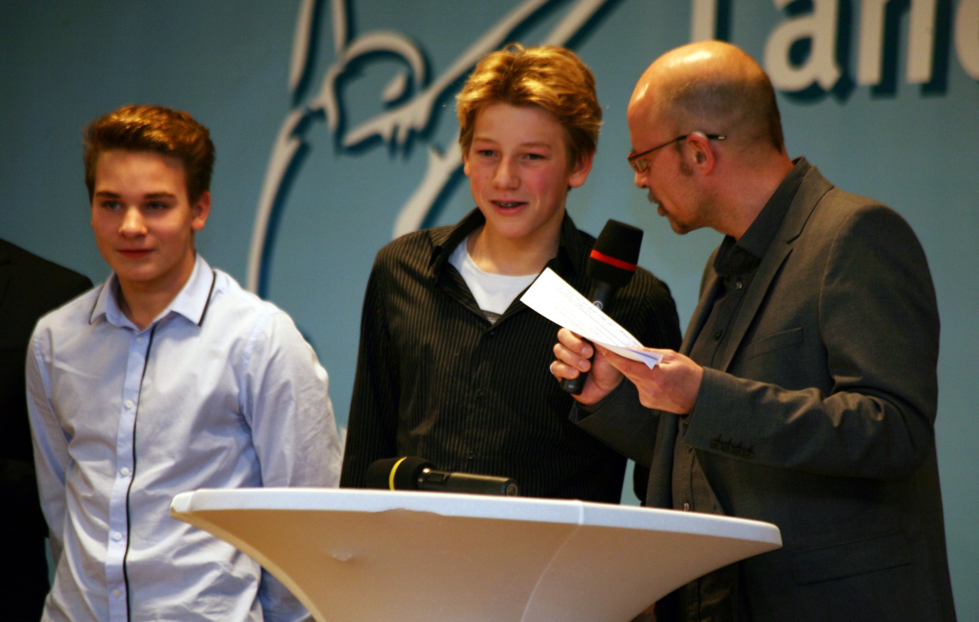 Yannik Wasserzier heimste 2015 auf Lang- und Kurzbahn insgesamt fünf DM-Titel auf den Freistilstrecken von 200 bis 1500 Meter in der Behinderten-Startklasse AB der C-Jugend ein. Der junge Schwimmer der SG Rheinhessen-Mainz trainiert unter erschwerten Bedingungen – Trainer Lothar Schubert ist sein Vater. „Da fällt es zumindest schwerer, mal nicht ins Training zu gehen…“