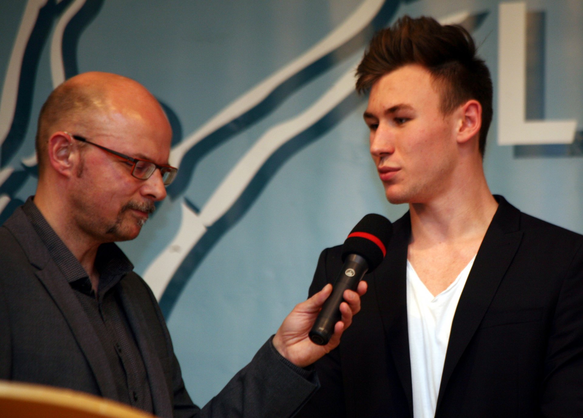 …und Niklas Kaul setzte 2015 auch im Einzel zu einem Triumphzug an: Bei den U-18-Weltmeisterschaften im kolumbianischen Cali gewann der USC-Athlet Gold im Zehnkampftitel, stellte mit 8002 Punkten einen Weltrekord auf und ließ drei Tage später in seiner Spezialdisziplin, dem Speerwurf, noch Silber folgen.