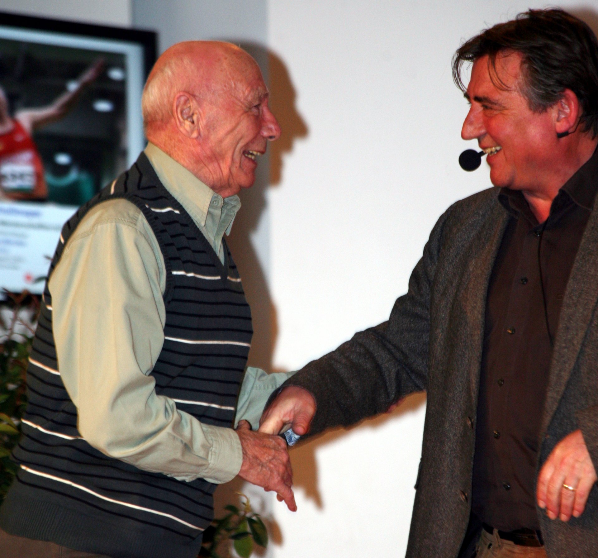 Zu welchen Leistungen ein Spätberufener fähig ist, zeigt Günter Schollmayer. Erst mit 55 Jahren zur Leichtathletik gekommen, gewann der heute 83-Jährige bei den Deutschen Hallen-Meisterschaften die M-80-Titel über 60 Meter und im Weitsprung. 