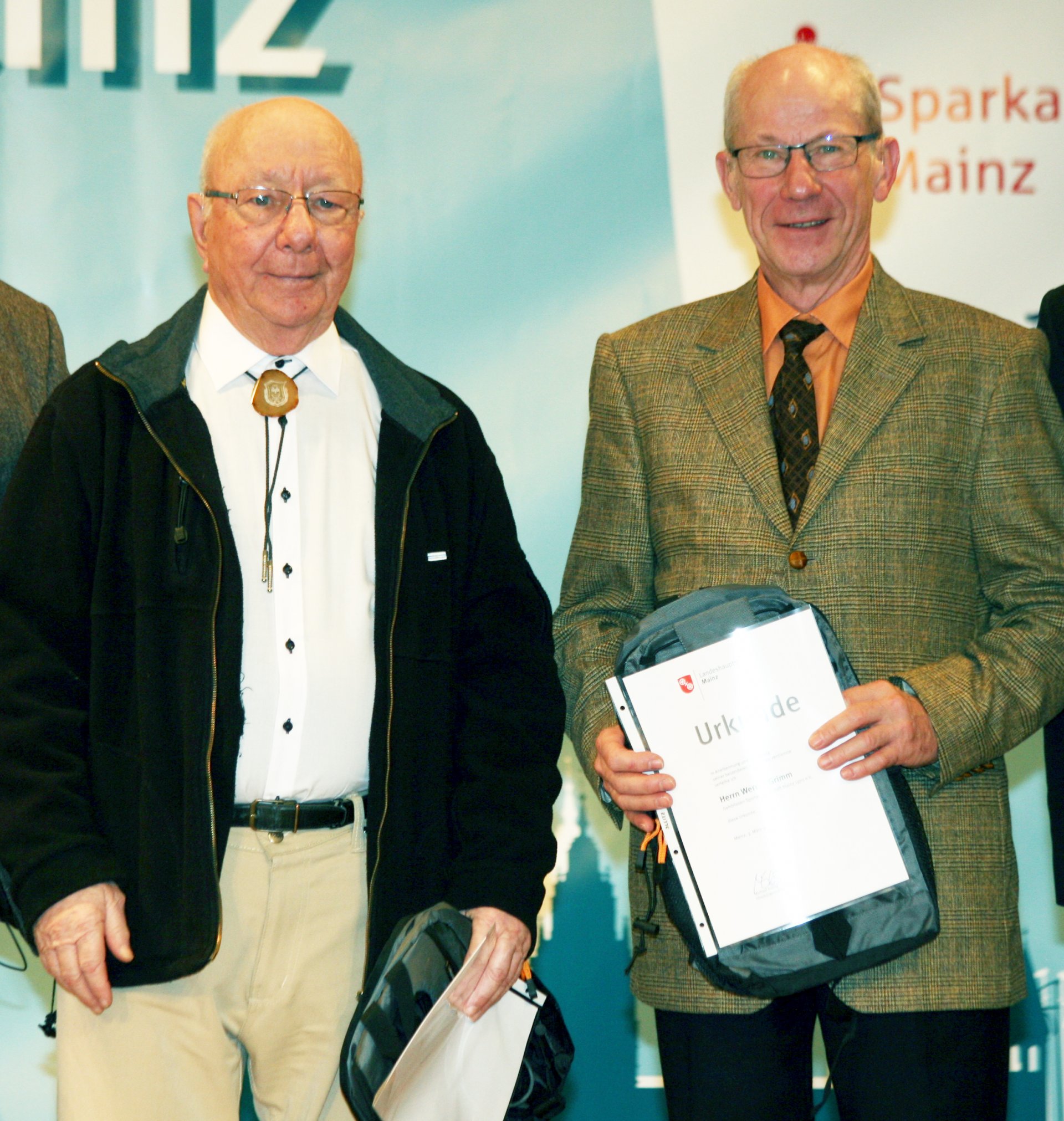 Ruhige Hände und gutes Auge: Klaus Wallhäuser und Werner Grimm (Gehörlosensportgemeinschaft Mainz) schossen sich zu Deutschen Seniorenmeister-Titeln im Sportschießen.
