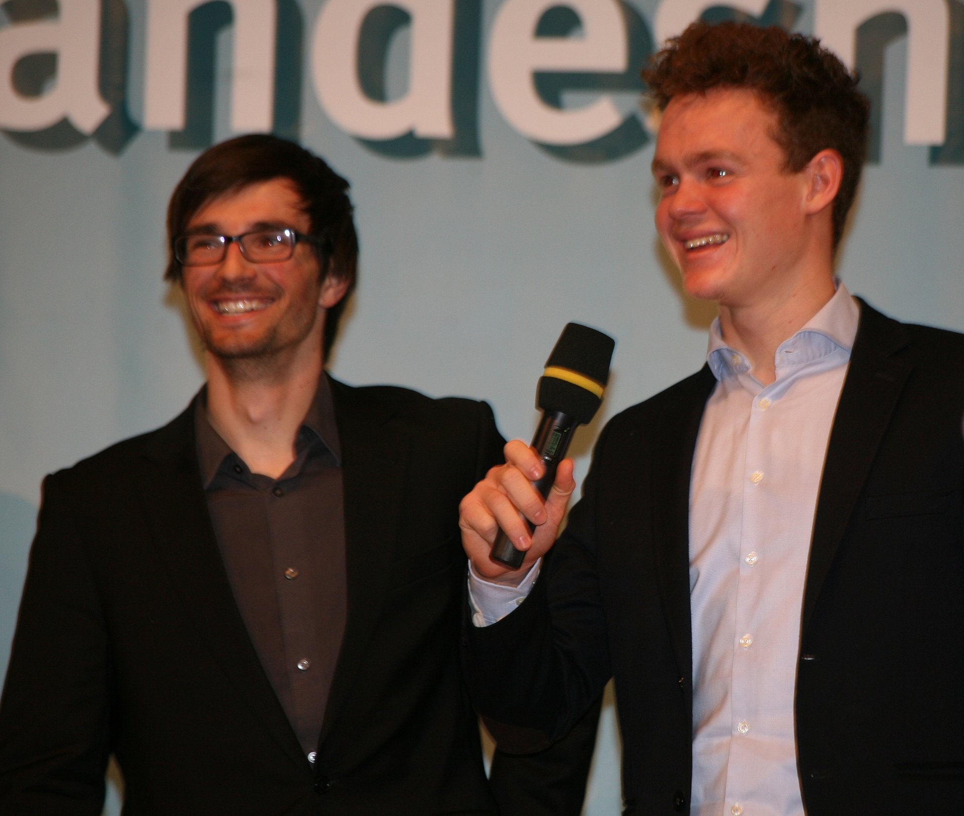... kommentiert von Philipp Grebner (r.), der seinerseits unter anderem U23-Weltmeister im leichten Doppelvierer und Vizeweltmeister bei den Aktiven im gleichen Boot wurde.