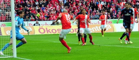 Clever mitgespielt und technisch perfekt: Elkin Soto erzielte in der siebten Minute das 1:0.