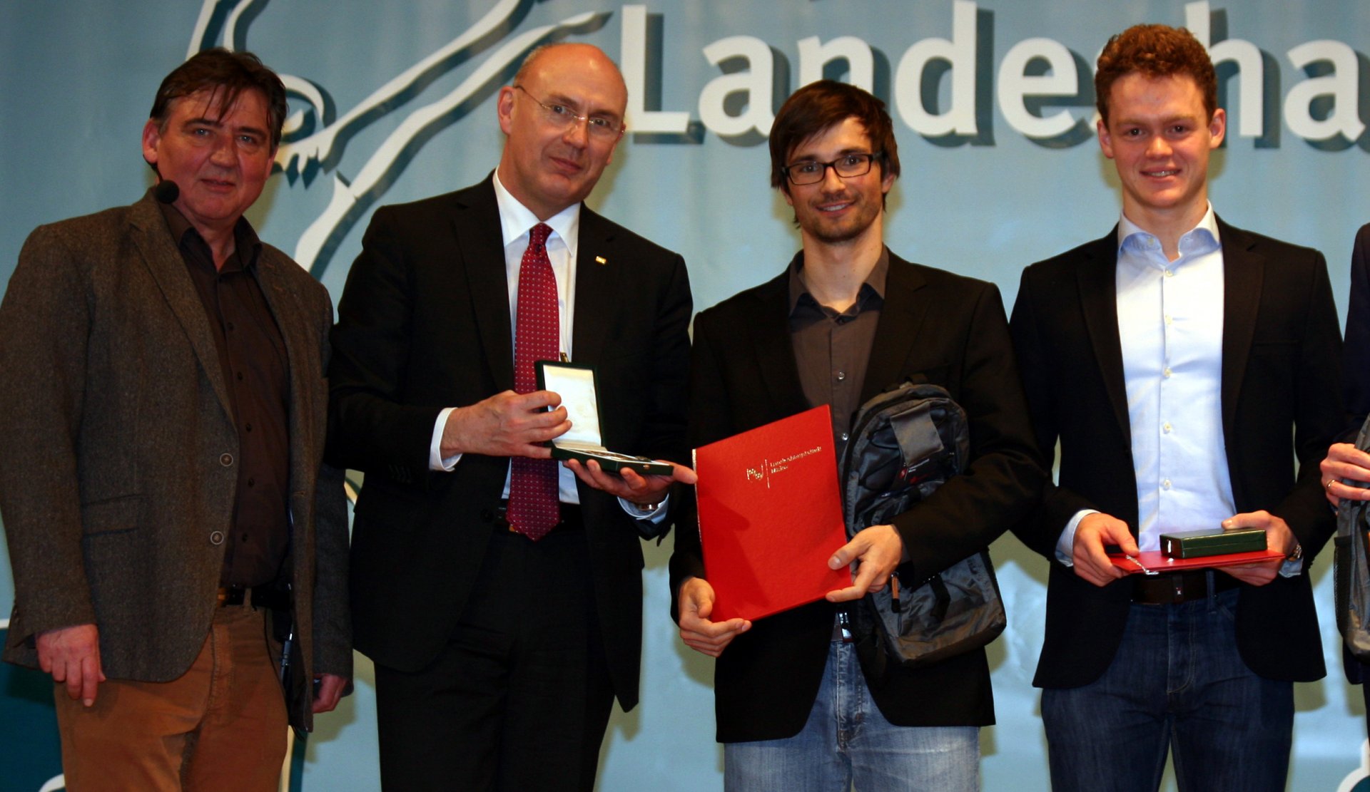 Christoph Thiem (2.v.r.) gehörte zur Besatzung des Leichtgewicht-Vierers ohne Steuermann, der im Schiersteiner Hafen Deutscher Meister wurde.