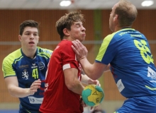 Nur nicht erschecken lassen: Philipp Kukula und der TV Nieder-Olm müssen gegen die HSG Völklingen auch gegen körperlichen Widerstand bestehen. Der Überlebenskampf in der Oberliga lässt kein anderes Ergebnis als den nächsten Heimsieg ratsam erscheinen.