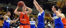 Zwölf Punkte und sechs Rebounds steuerte Ilja Ickert gegen die SG Heidelberg/Kirchheim mit dem aus der ASC-Jugend stammenden, aber in Heidelberg studierenden Tobias Datz (r.).