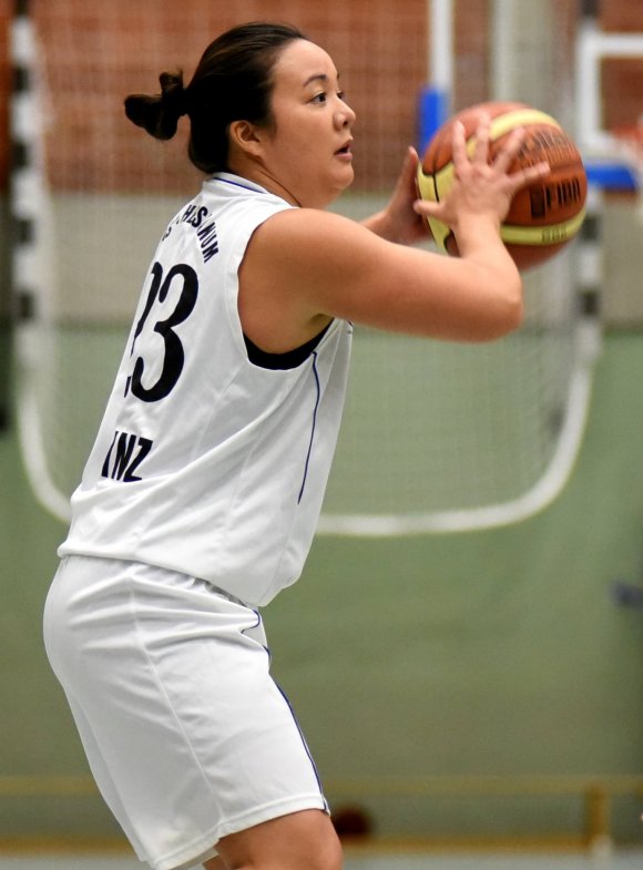 Dieses Bold es es künftig nicht mehr geben: Christina Yuko Vogel legt nach dieser Saison den Basketball aus der Hand.