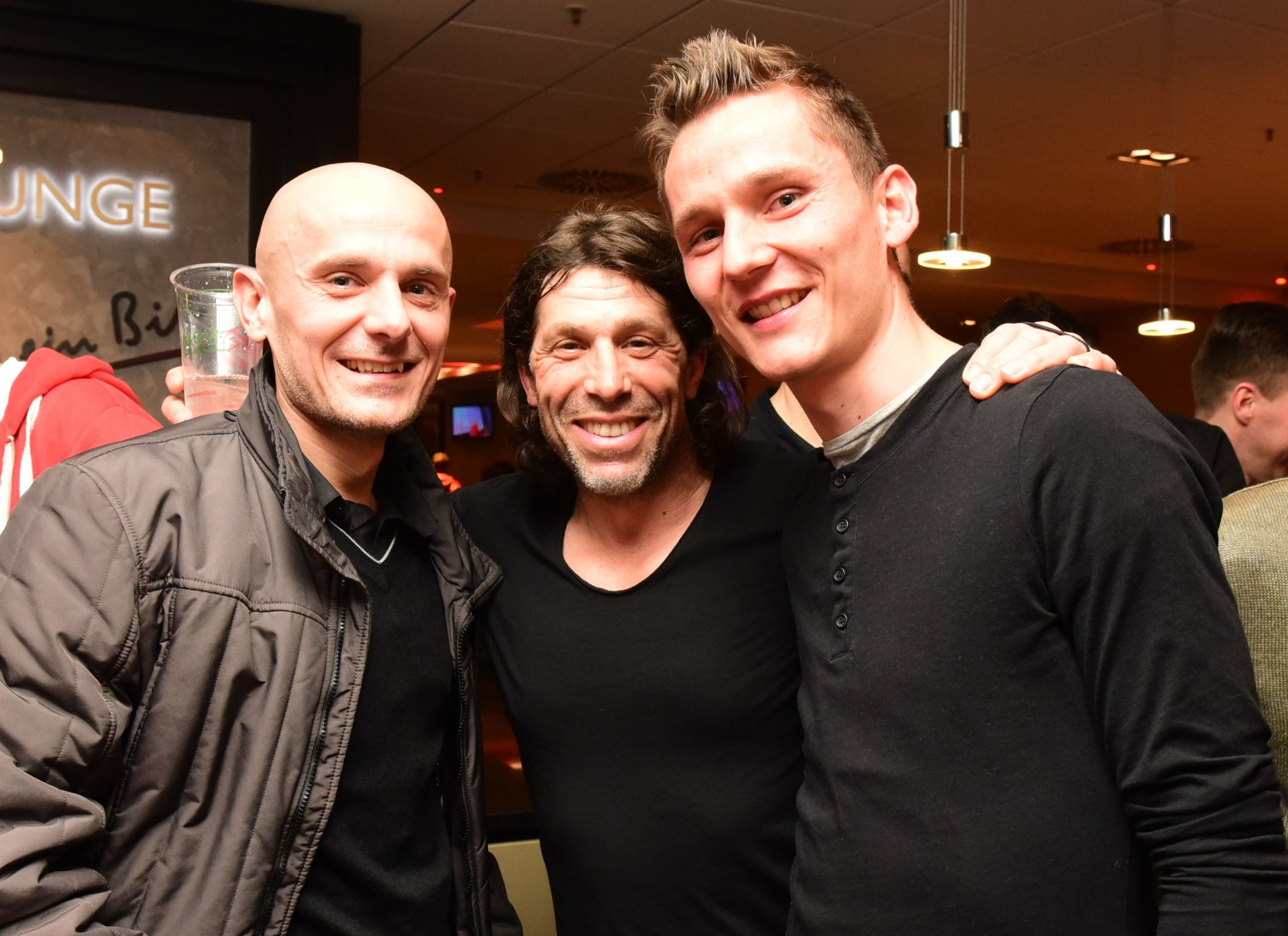 Drei (Ex-)05er, von denen zwei noch miteinander gespielt haben und der dritte derzeit der Trainer des ersten ist, und zwar beim TSV Schott: Srdjan Baljak (l.), Niko Bungert (r.) und Ali Kayhan Cakici.