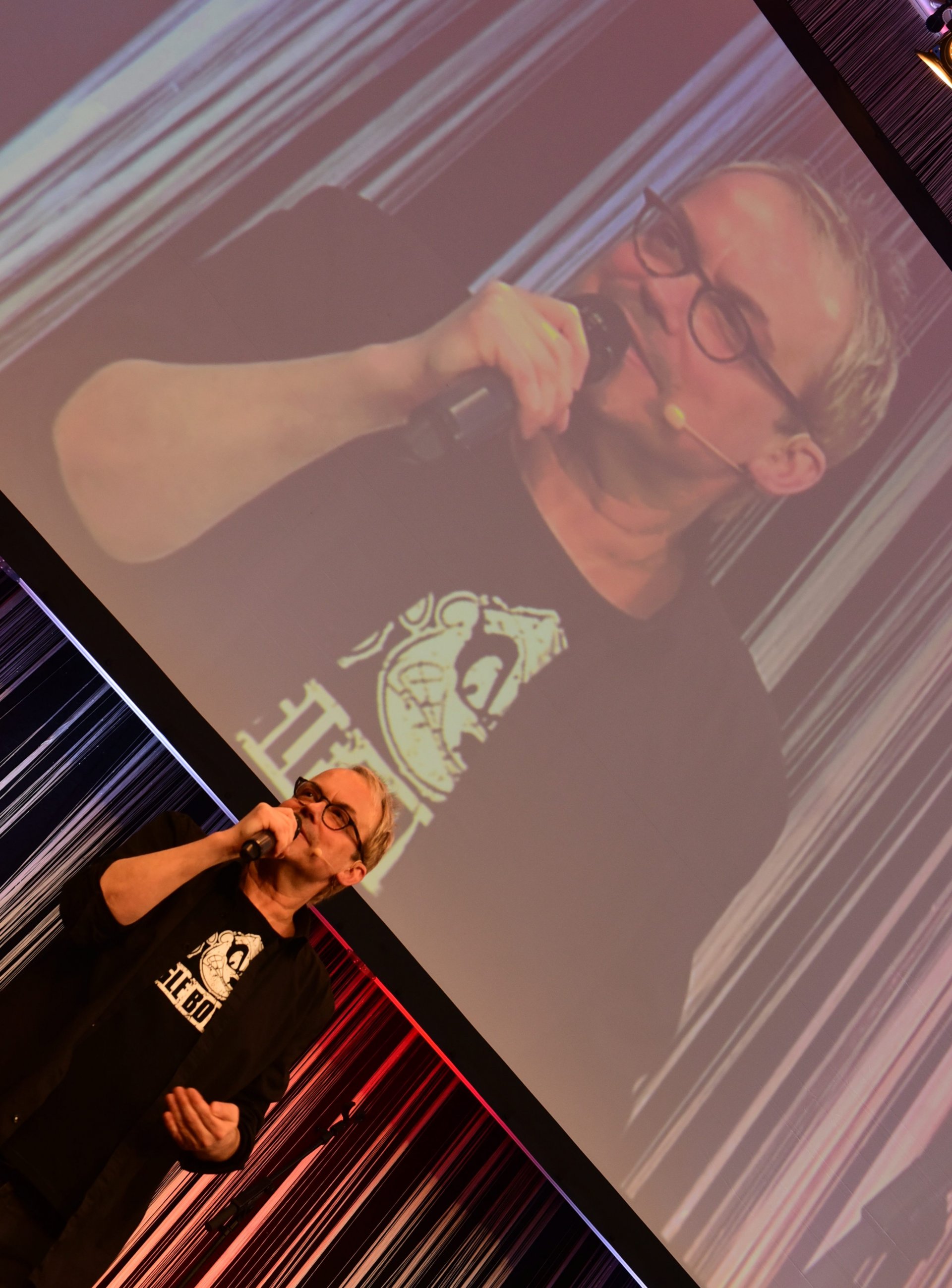 Ein Angesandter vom Main: "Badesalz"-Hälfte Henni Nachtsheim überbrachte Grüße aus Frankfurt und hessischen Humor.