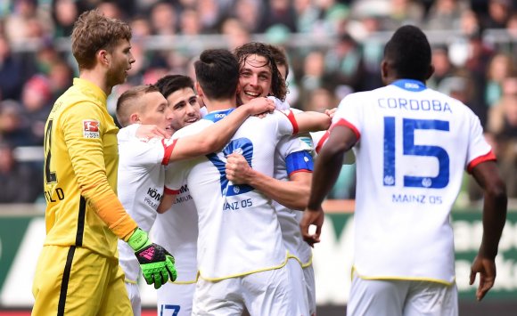Da jubelten Julian Baumgartlinger und seine Mannen noch. Soeben hatte der 05-Kapitän das 1:0 erzielt.